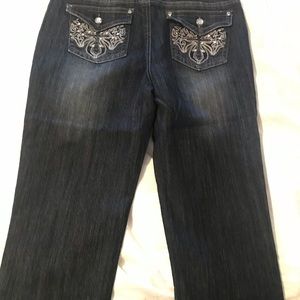 Women’s cropped jeans.